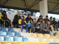 Bir kadro da tribünde