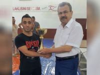 YDÜ birinciliği bırakmadı
