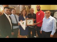 Zehra Başaran'a plaket verildi