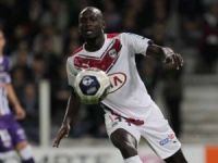 APOEL’e Fransız savunmacı