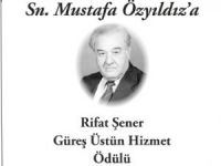 Güreşseverlerden Özyıldız’a ödül