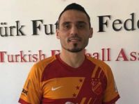 Burak Emir imzaladı