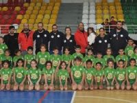 Hentbolun 'Tut elimi' çocukları eğitiliyor