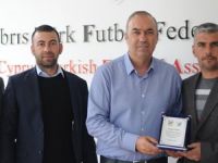 Yeniceköy’den Sertoğlu’na plaket