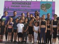 Cimnastikçiler, festivale renk kattılar