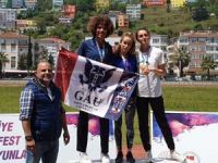 Buse Samsun’da kürsüde