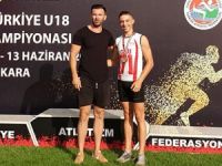 Özcihan Ankara’da kürsüde