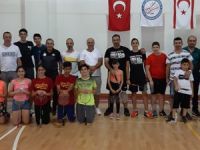 Babalar çocukları ile oynadı