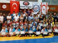 Badmintonda sıra gençlerin