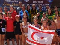 Birincilik için kulaç attılar