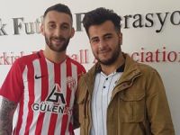 Gönyeli’de üç imza