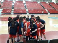Ümitler son maça kaldı: 44-57