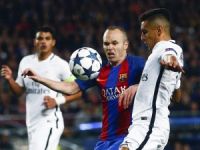 Andres İniesta imzaya hazırlanıyor