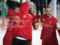 Geriden geldi, zirveye ortak oldu: 2-3