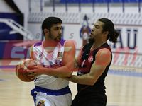 Lefke'de maç tamamlanamadı