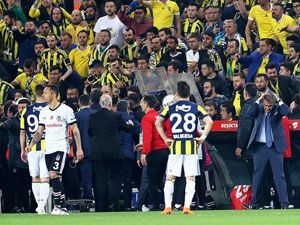 Olaylar yaşandı, derbi yarıda kaldı