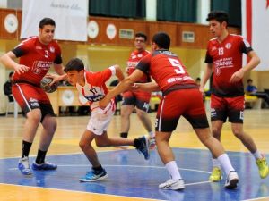 Hentbolda şampiyon Esentepe ve UKÜ