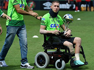 Duygusal törenle kupalarını aldılar