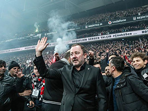 Beşiktaş'tan Sergen Yalçın'a coşkulu imza töreni