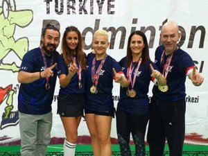 Badmintoncularımız Ankara’da madalyaları topladı