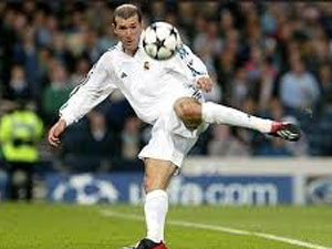 Top cambazı Zinedine Zidane…