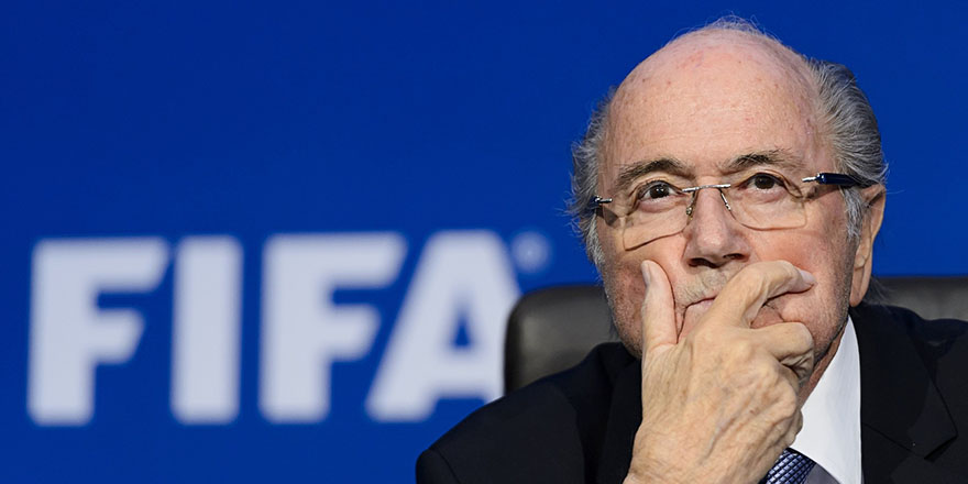 Eski FIFA başkanı Blatter hastaneye kaldırıldı