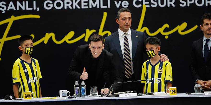 Fenerbahçe'de Mesut Özil ile yollar ayrıldı