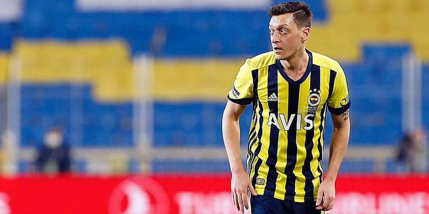 Fenerbahçe'nin yeni kaptanı Mesut Özil oluyor