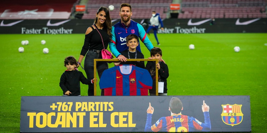 Kulüp tarihine geçen Messi onurlandırıldı