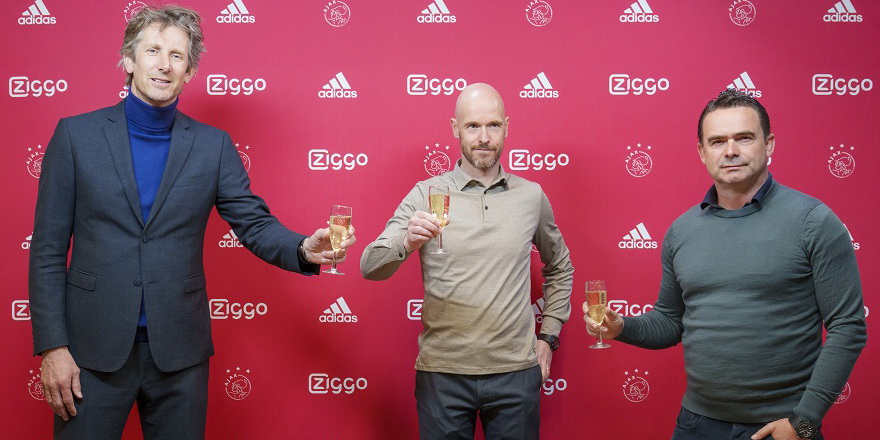 Ajax antrenörü ile sözleşme uzattı, kadeh kaldırdı