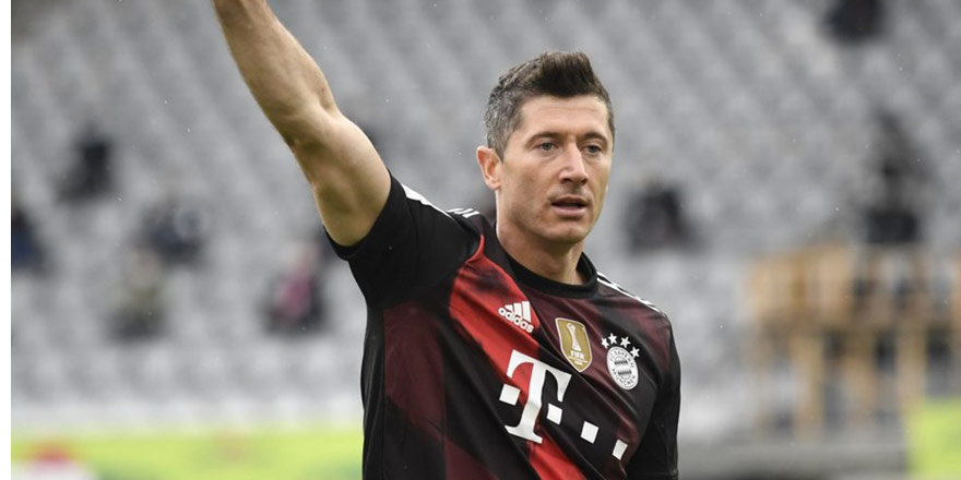 Lewandowski, 49 yıllık rekoru egale etti