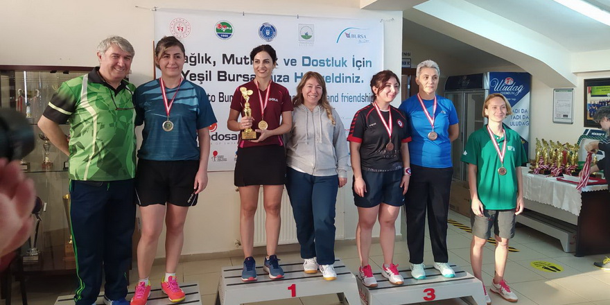 Veteran masa tenisçiler Bursa’da şampiyon