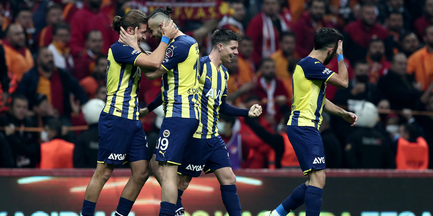 Derbide zafer Fenerbahçe'nin: 1-2