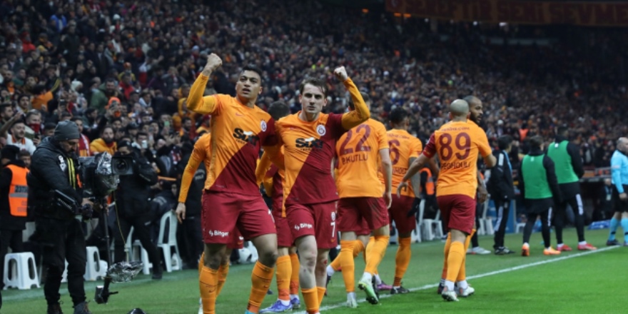 Derbide gülen Galatasaray