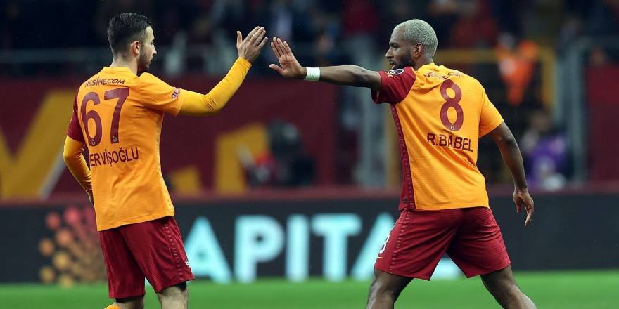 Galatasaray iki dakikada üç puanı aldı
