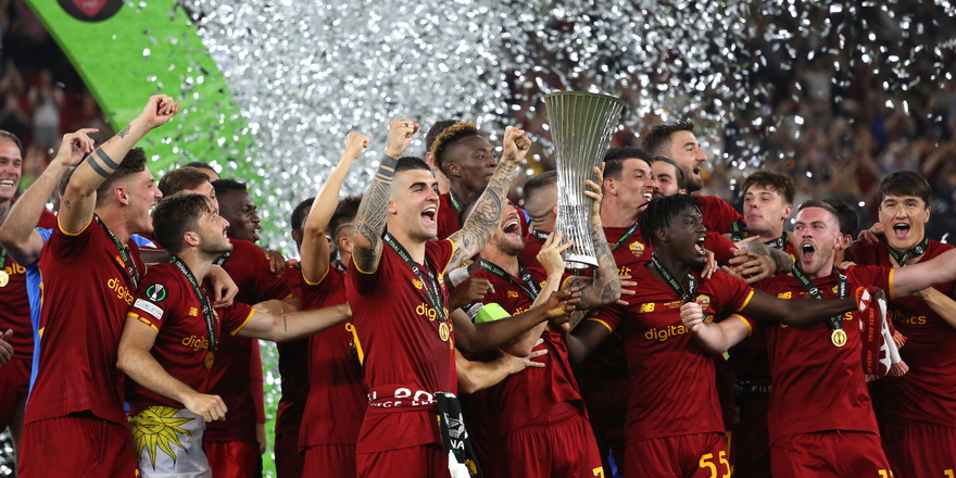 Roma kazandı, Mourinho tarihe geçti