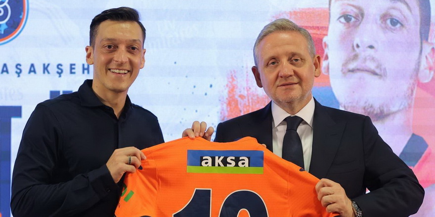 Başakşehir, Mesut Özil ile sözleşme imzaladı
