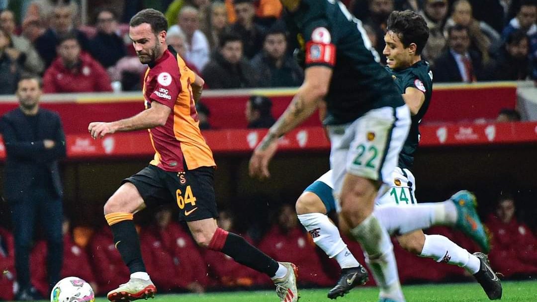 Galatasaray zorlansa da turladı