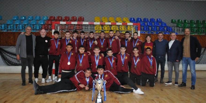 U18 şampiyonları YDÜ ve UKÜ