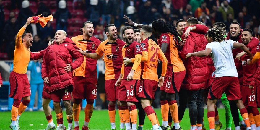 Galatasaray ilk yarıyı lider tamamladı
