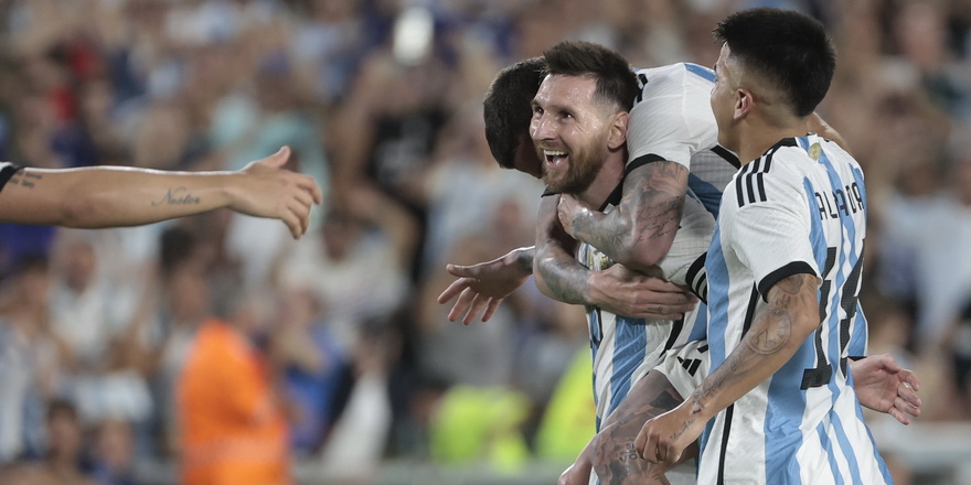 Messi kulüp ve milli takım kariyerinde 800 gole ulaştı