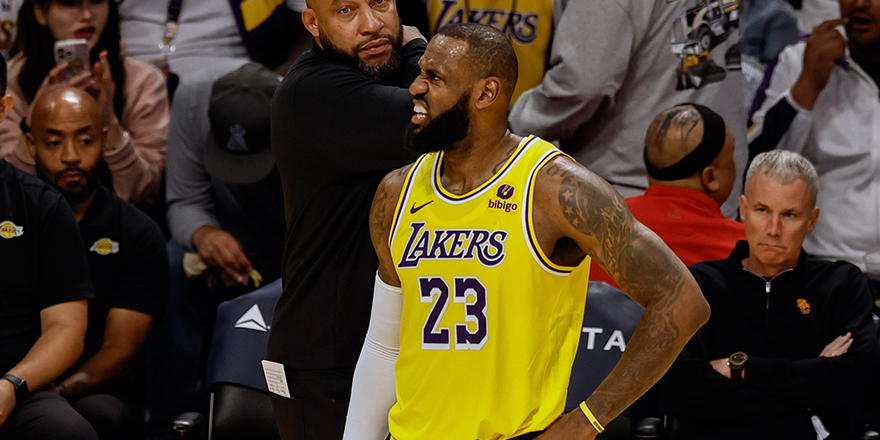 LeBron James rekor kırdı, Lakers farklı kazandı