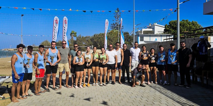 Plaj voleybolunda smaçlar Girne’de atıldı