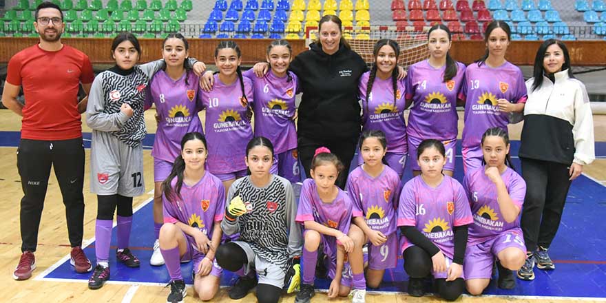 Ortaokullar futsal için parkede