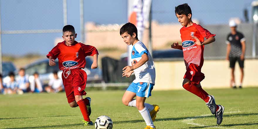 Şampiyon Melekler U12 Futbol Şenliği düzenleniyor