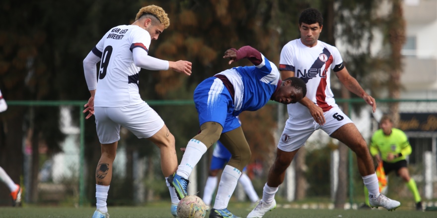 Üniversiteler futbolda üç maç oynandı