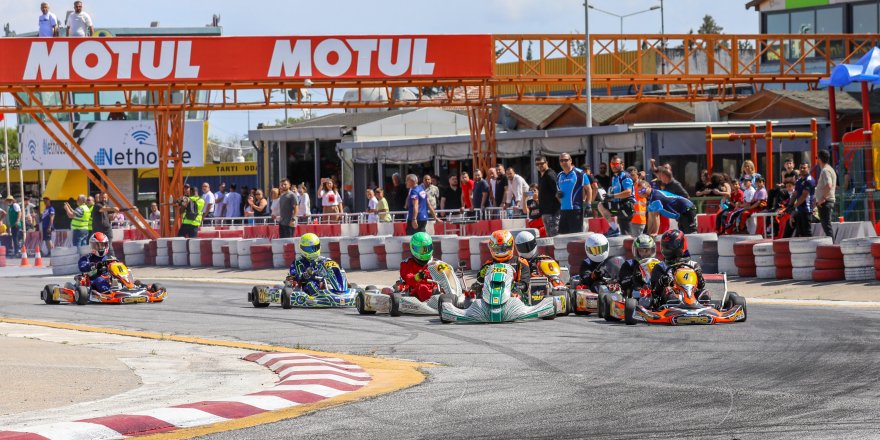 Kartingde yılın son yarışı yapılıyor