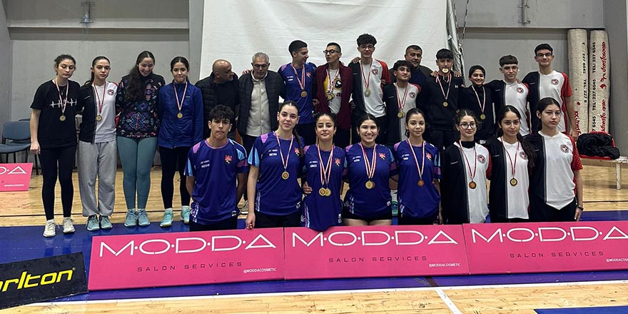 Badmintonda 17 Yaş Altı Turnuvası düzenlendi