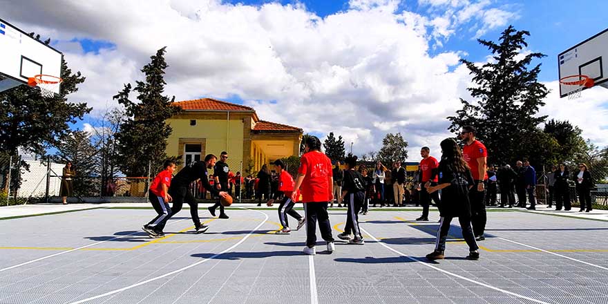 Serhatköy İlkokulu’nda inşa edilen çok amaçlı spor tesisi açıldı