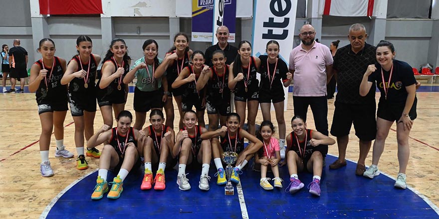 Levent Spor kupaları topladı